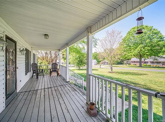 4th image of 115 Baymount Dr