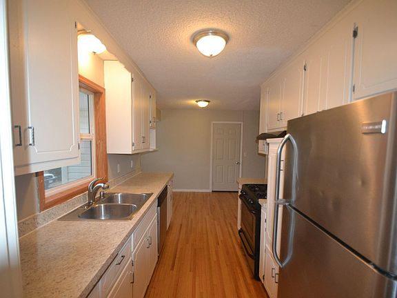 2nd image of 1030 Polk Pl NE