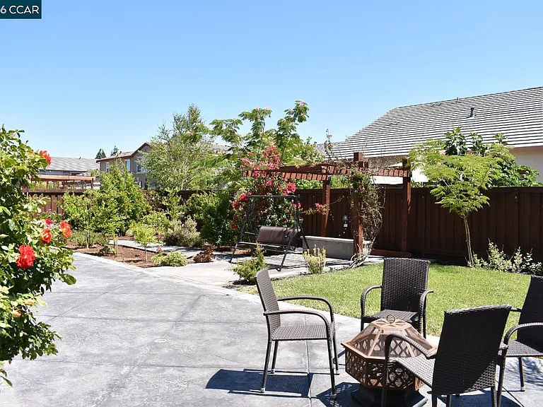582 Mandevilla Dr — Photo 35