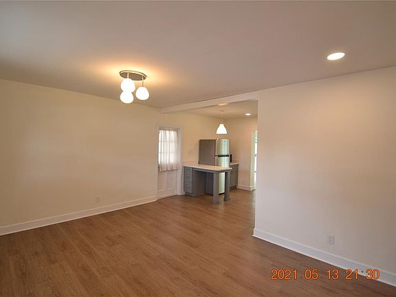4th image of 811 W 124th Ave