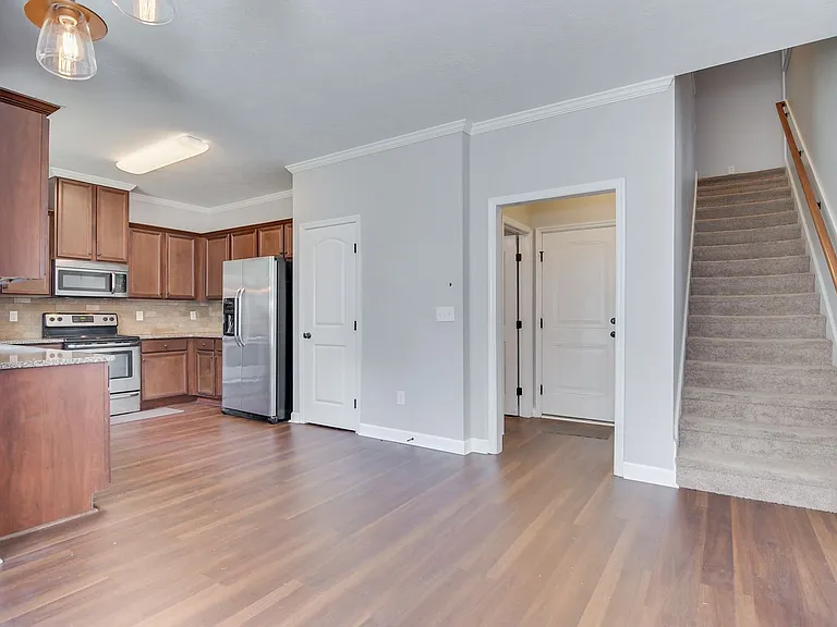 511 Sebastian Dr — Photo 18