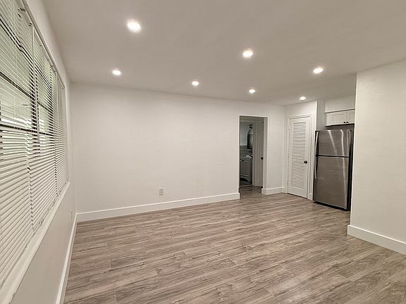 2nd image of 16890 NE 21st Ave APT 9