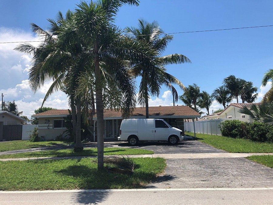 1st image of 271 SE 6th Ave