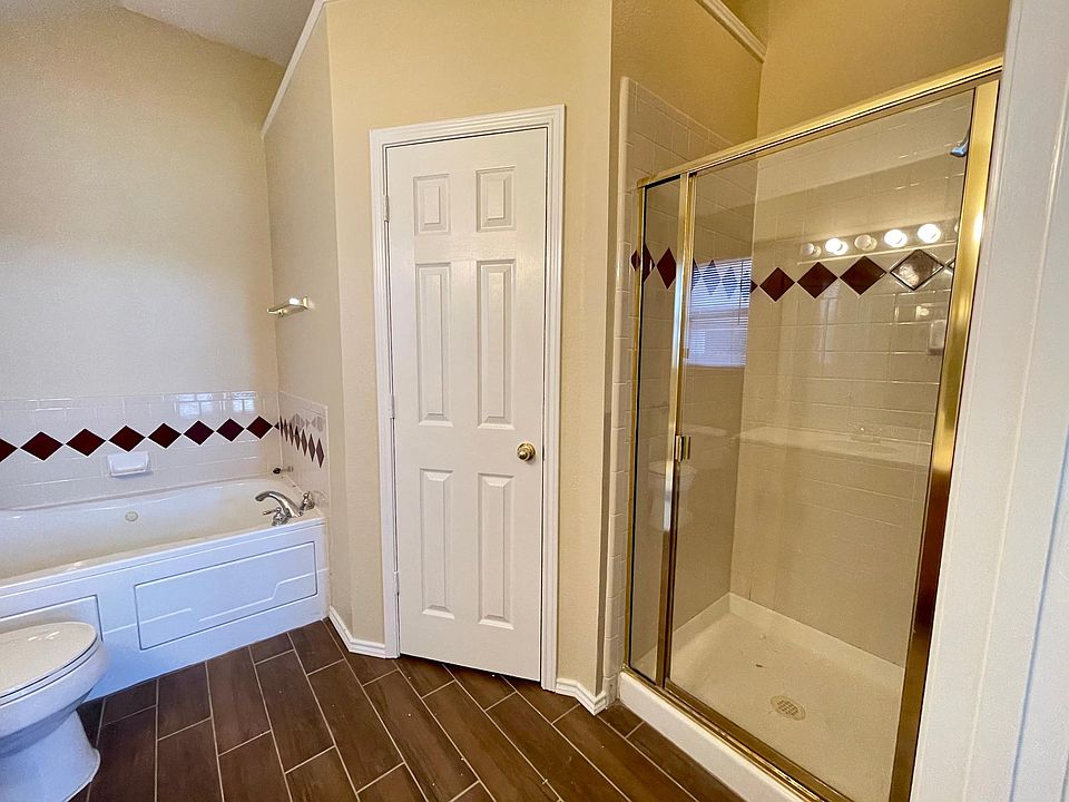 1st image of 137 Bowie Dr