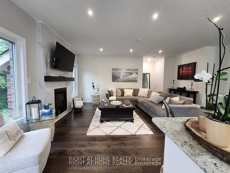 84 Diamond Valley Dr — Photo 12