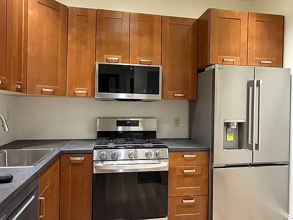 4th image of 263 10th St APT 4C