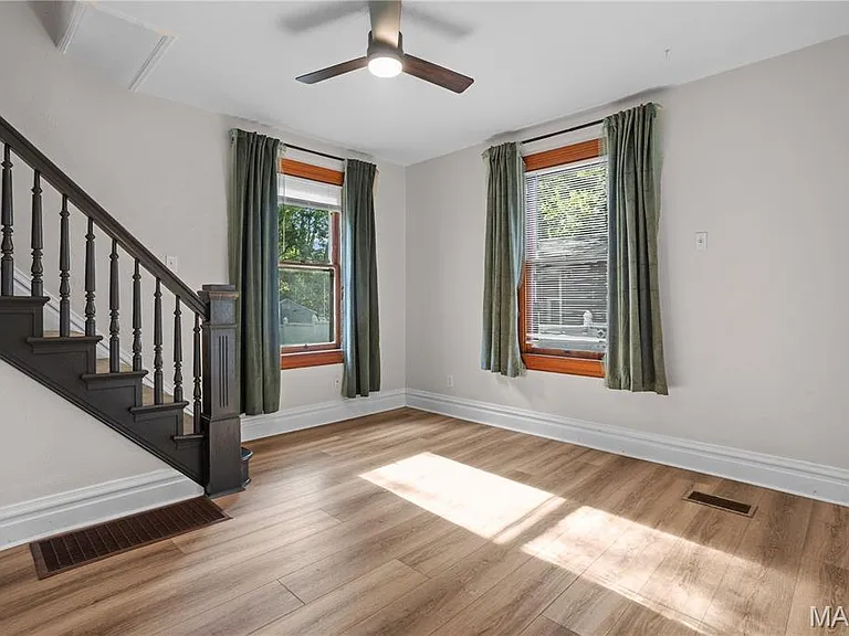 419 S Van Buren Ave — Photo 6