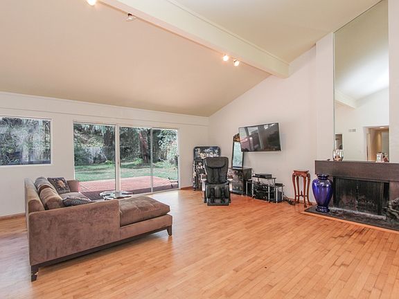 4th image of 5568 Bahia Ln