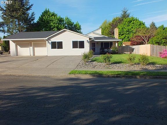 2nd image of 14818 NE Columbine Dr