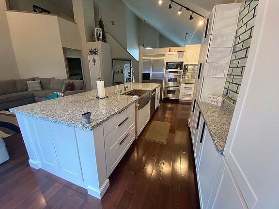 5th image of 1422 E Vineyard Ct