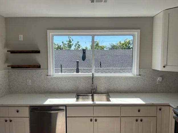 1820 Lowerline St — Photo 3