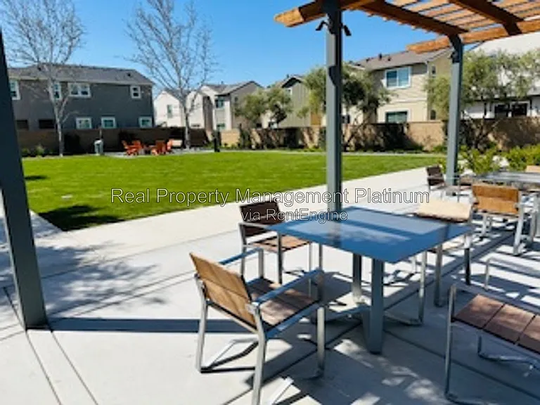 616 Ophelia Ave — Photo 44