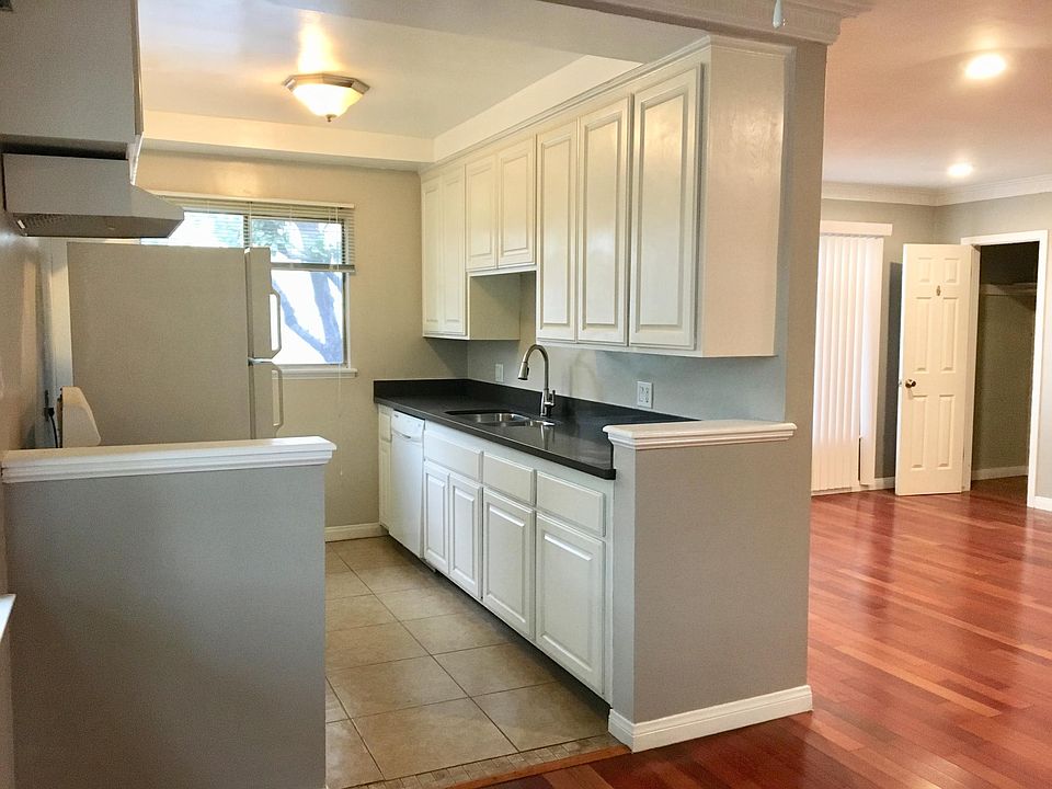 2nd image of 1332 N Sierra Bonita Ave APT 7