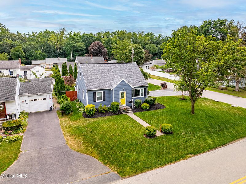 3rd image of 15 Forest Drive