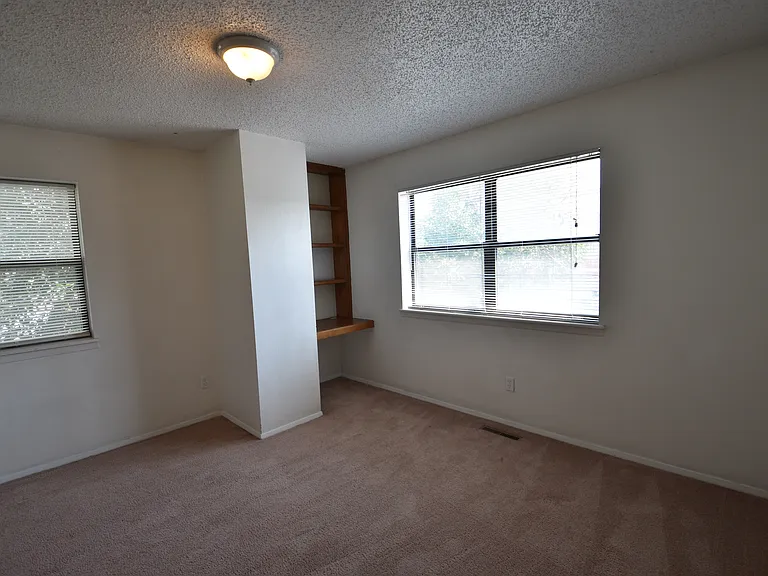 2927 Broadway St #2 — Photo 34