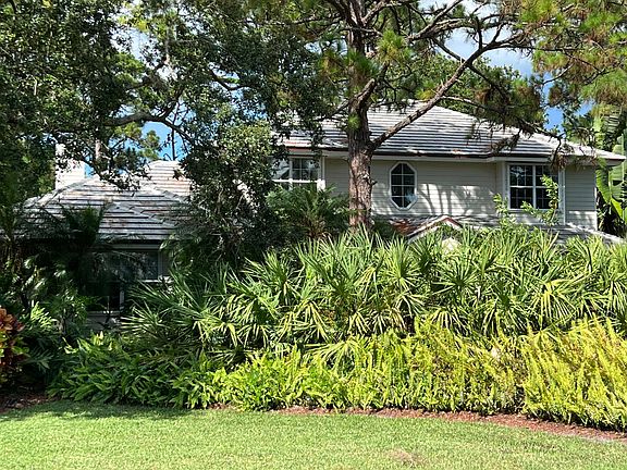 2nd image of 5980 Clubhouse Dr