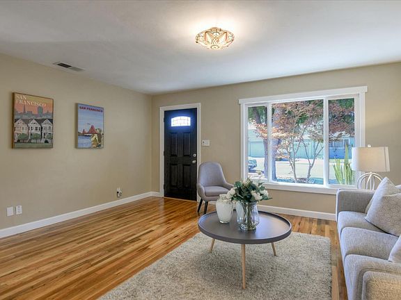5th image of 318 Bartlett Ave