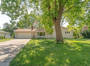 4118 Crestview Dr, Cedar Falls, IA 50613
