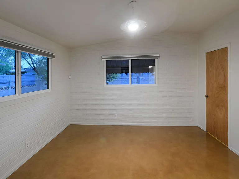 1445 N Arcadia Ave — Photo 21