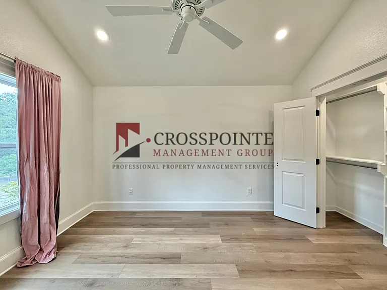413 Dallas St — Photo 16