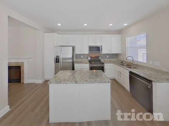 5th image of 2290 Saint Claire Dr