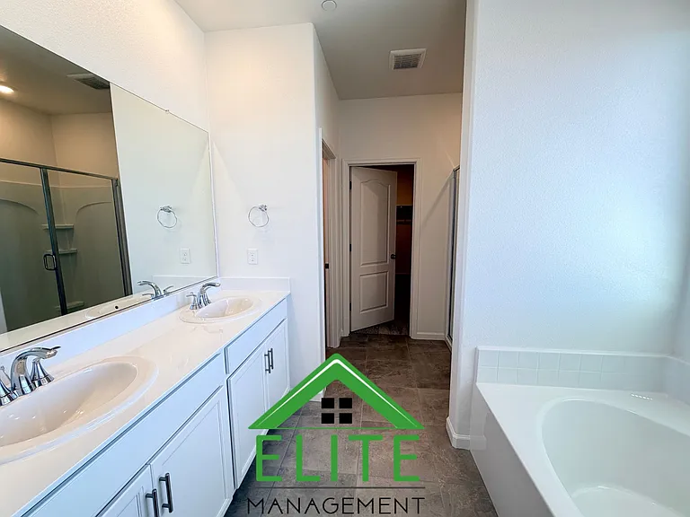2508 Golden Bear St — Photo 9