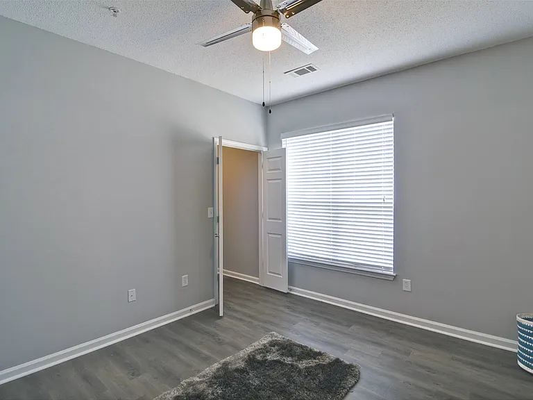 Park Creek Apartments — Photo 22