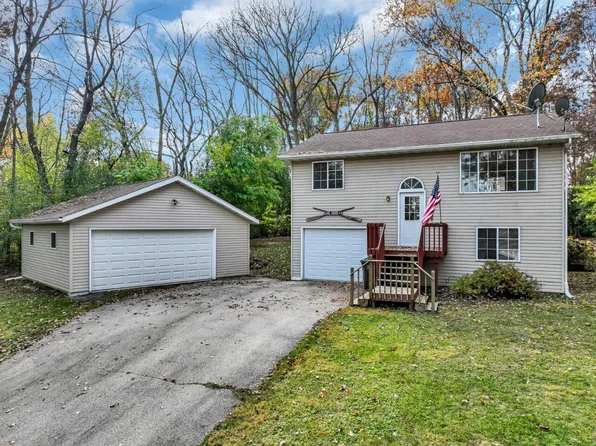 W6841 West Lakeshore DRIVE, Elkhorn, WI 53121