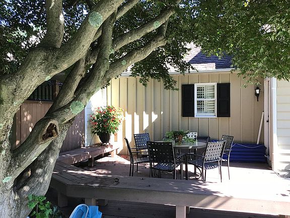 3rd image of 407 Sawyers Ln