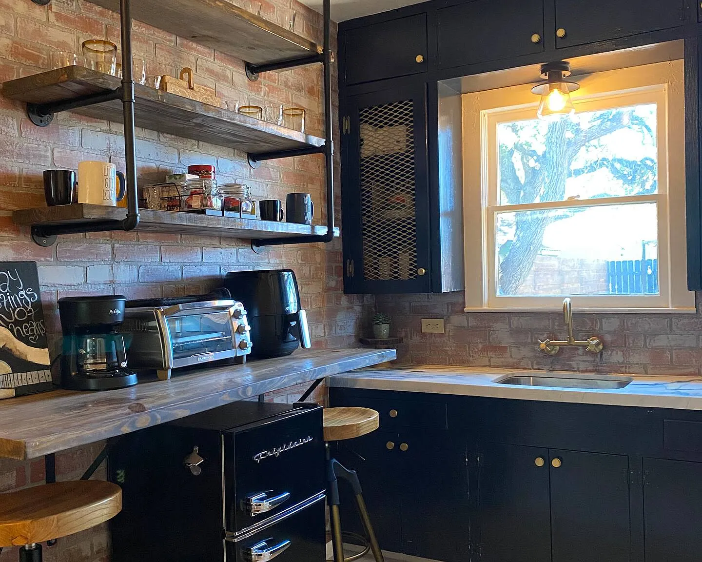 Studio, 400 sqft, $1,000 — Photo 1