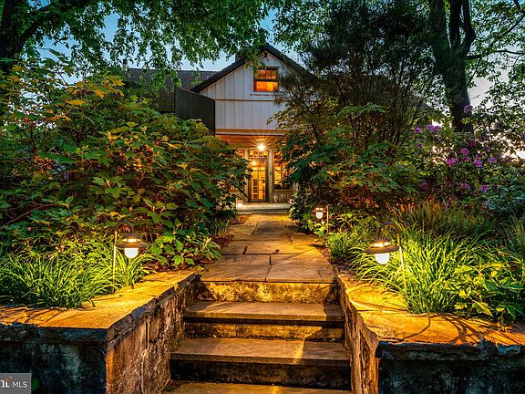 2nd image of 9 Tiburon Ln