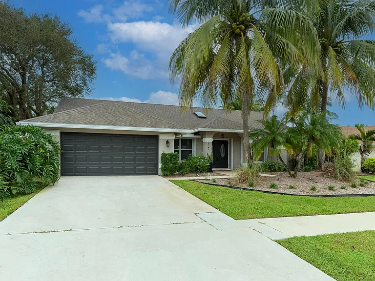 1741 Grantham Dr — Photo 1