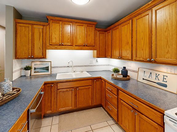 5th image of 97 Eagle Dr #4