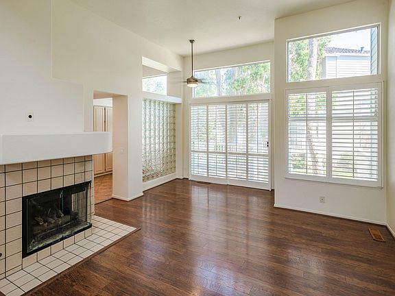 3rd image of 848 Columbia Cir