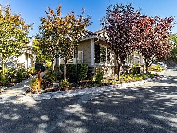 4th image of 136 Sugarloaf Court