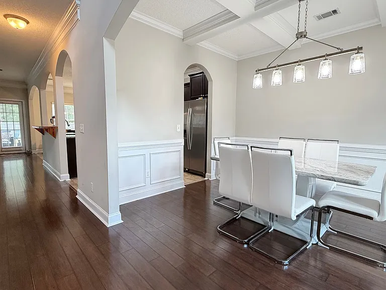 44 NE Mount Vernon Ter — Photo 3