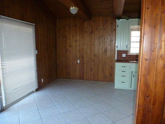 4th image of 809 Arville Ave