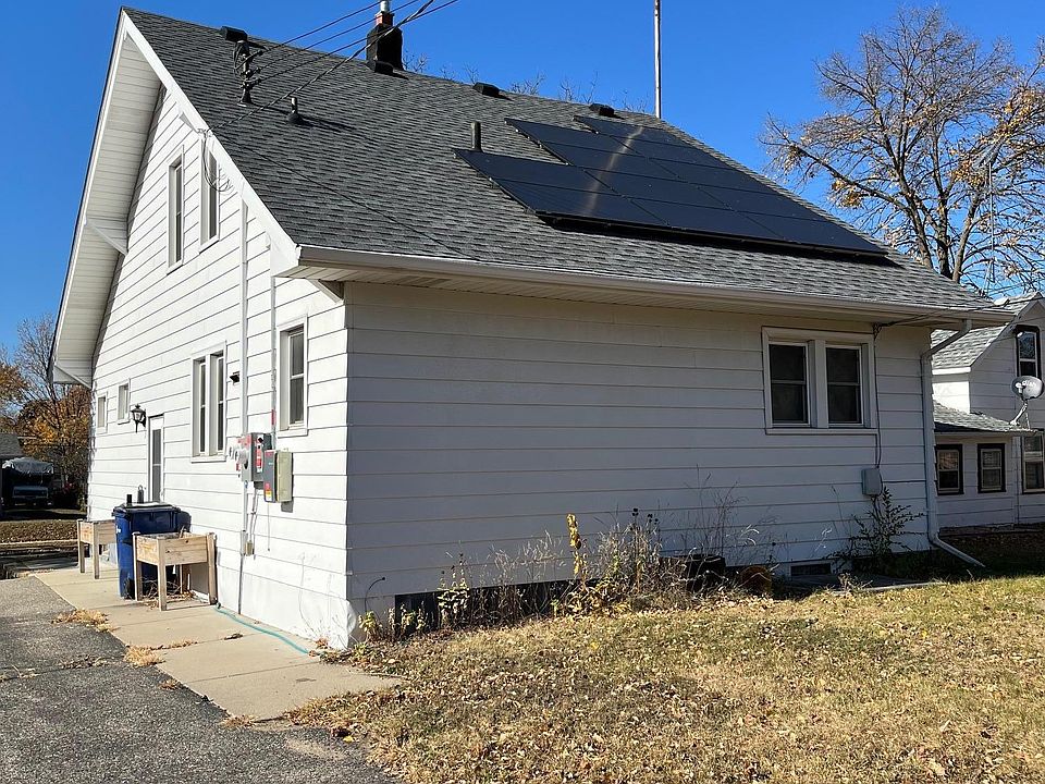1st image of 422 23rd Ave N