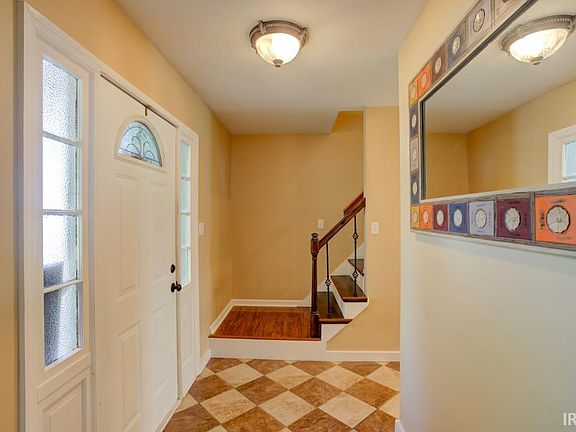 4th image of 516 Plaza Dr