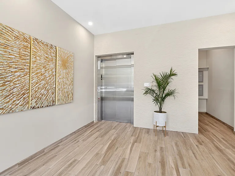 6810 Polk St — Photo 9