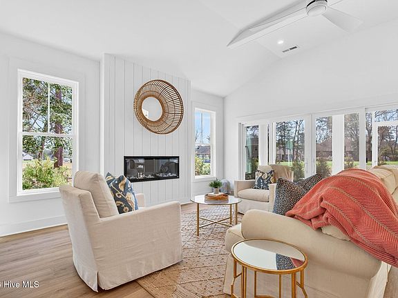 4th image of 1643 Deerfield Drive SW