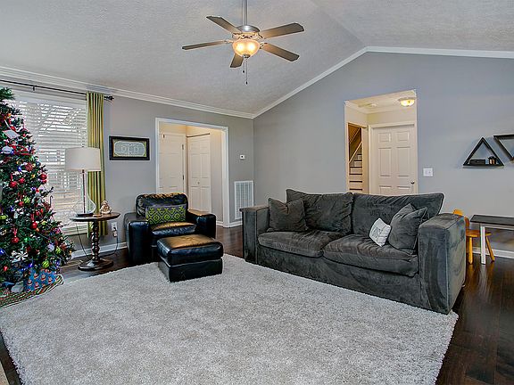 5th image of 419 W Winterberry Trl