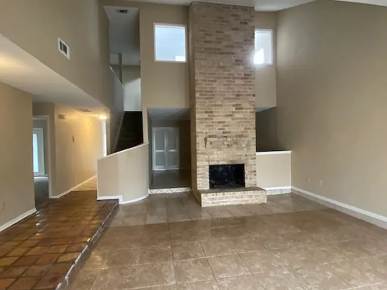 2710 Quail Creek Dr — Photo 2