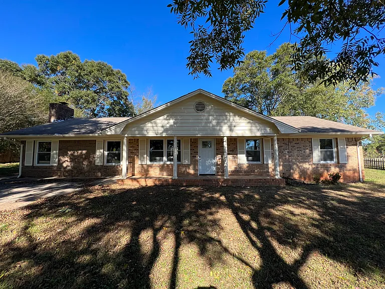 3751 Robinson Dr — Photo 8