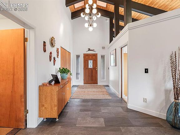 4th image of 1595 Oak Hills Dr