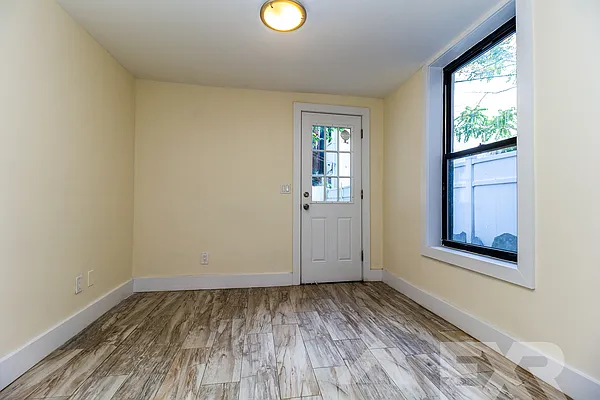 Rented by EXR | media 5