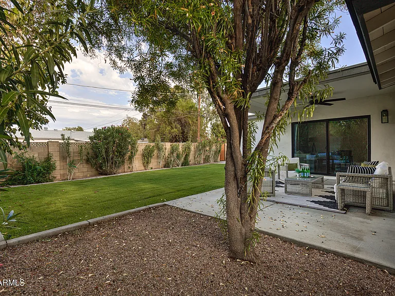 4235 N 35th Way — Photo 33