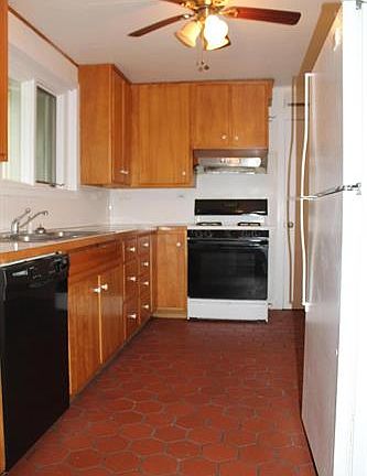 4th image of 20 Farm Ln