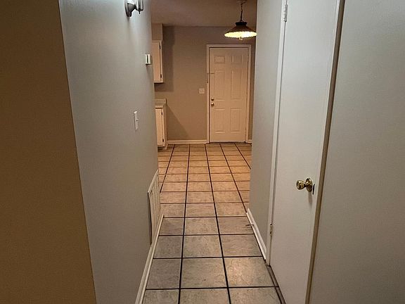 4th image of 1220 Louisville St #2