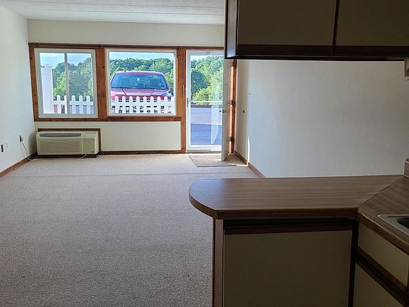 3rd image of 16109 Smith Mountain Lake Pkwy #G-7
